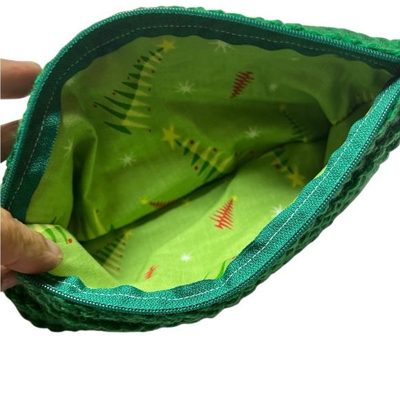 Green Knitted Pouch with Star Accent - Picture 3 of 3